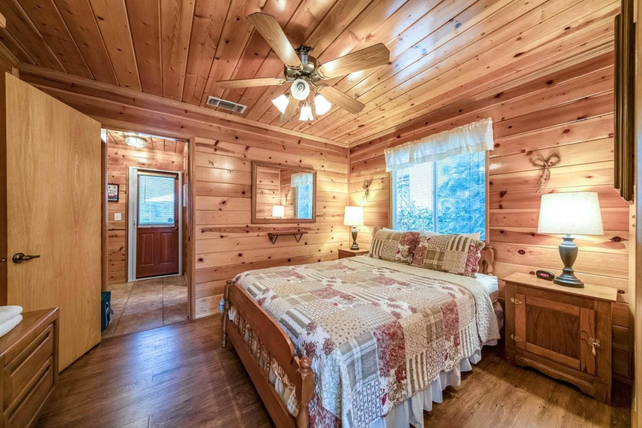 Black Bear Cabin ベース・レイク エクステリア 写真