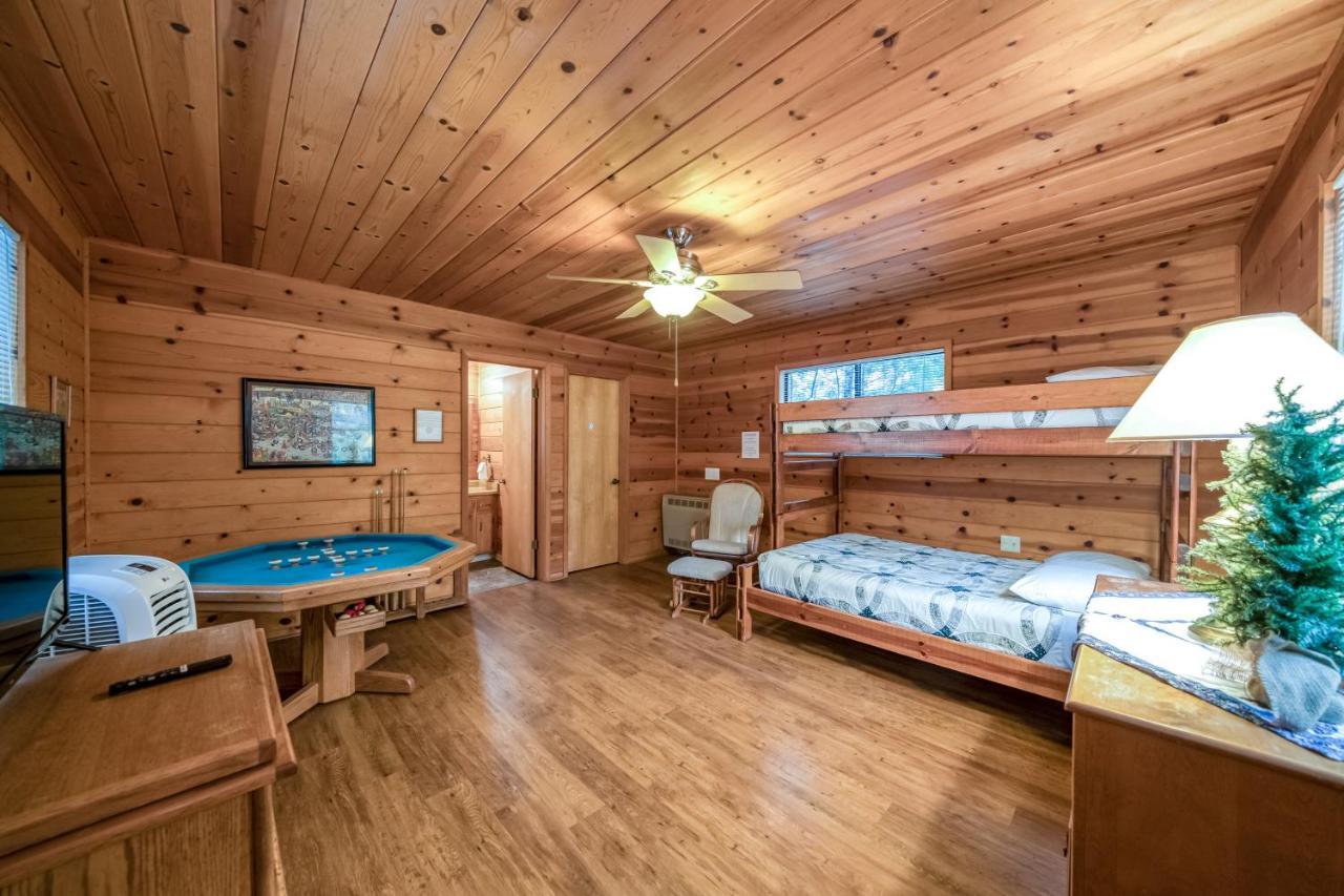 Black Bear Cabin ベース・レイク エクステリア 写真