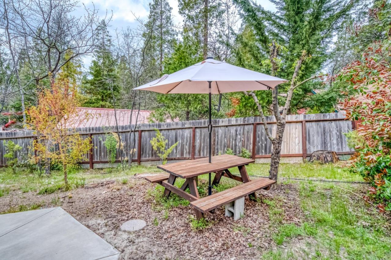 Black Bear Cabin ベース・レイク エクステリア 写真